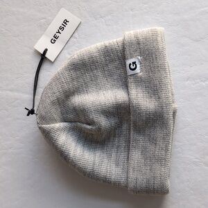 NWT Geysir Icelandic 100% Pure New Wool Light Gray Stretchy Warm Beanie